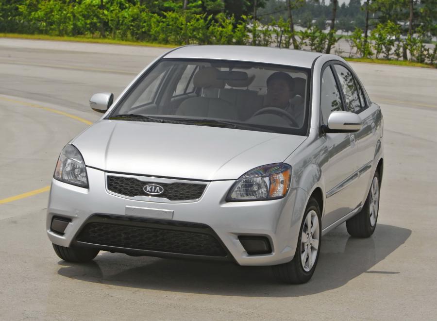  Kia Rio 2010 года  (фото 16 из 21)